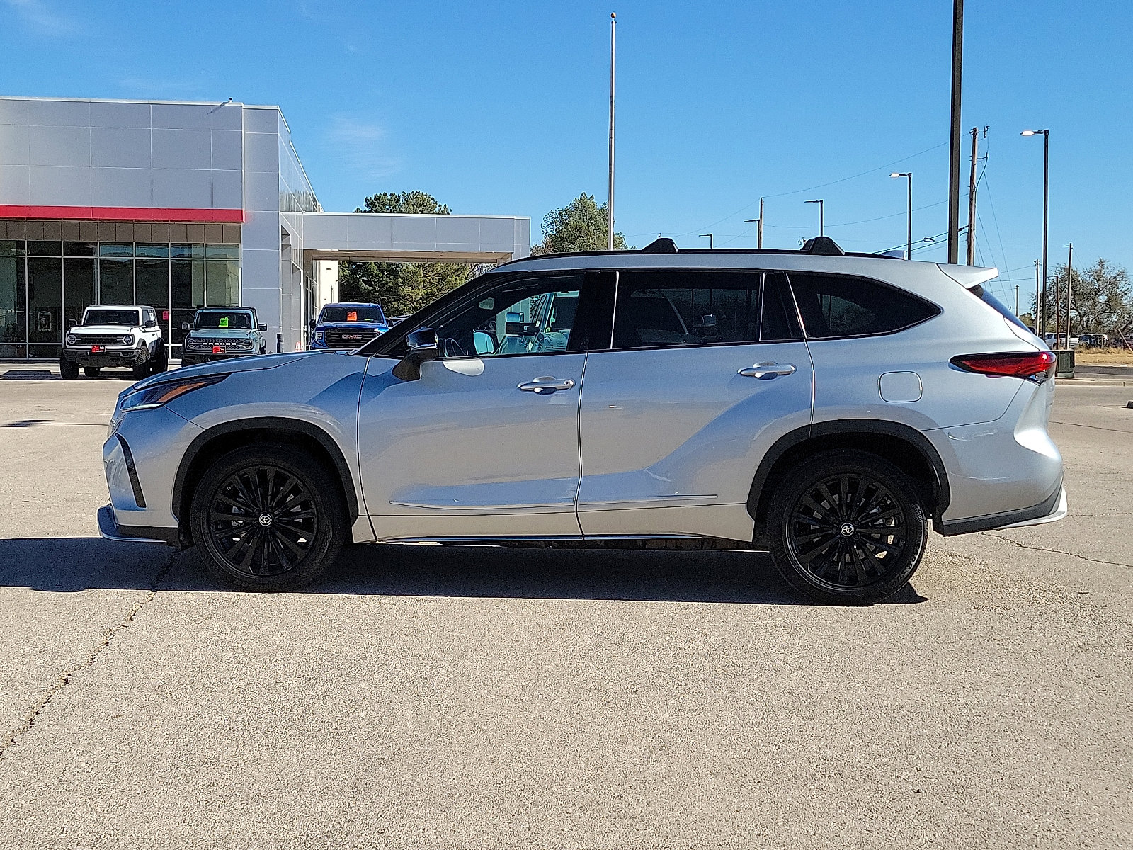 Used 2023 Toyota Highlander XSE video 2