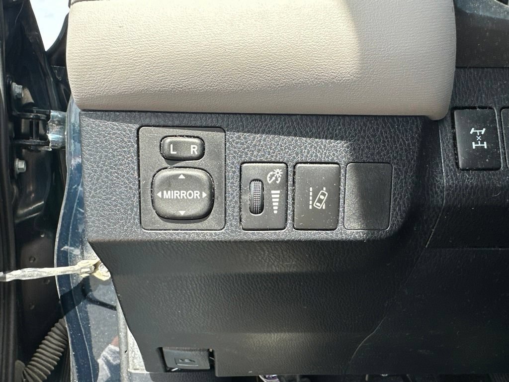 Used 2017 Toyota RAV4 XLE AWD/4WD image 18