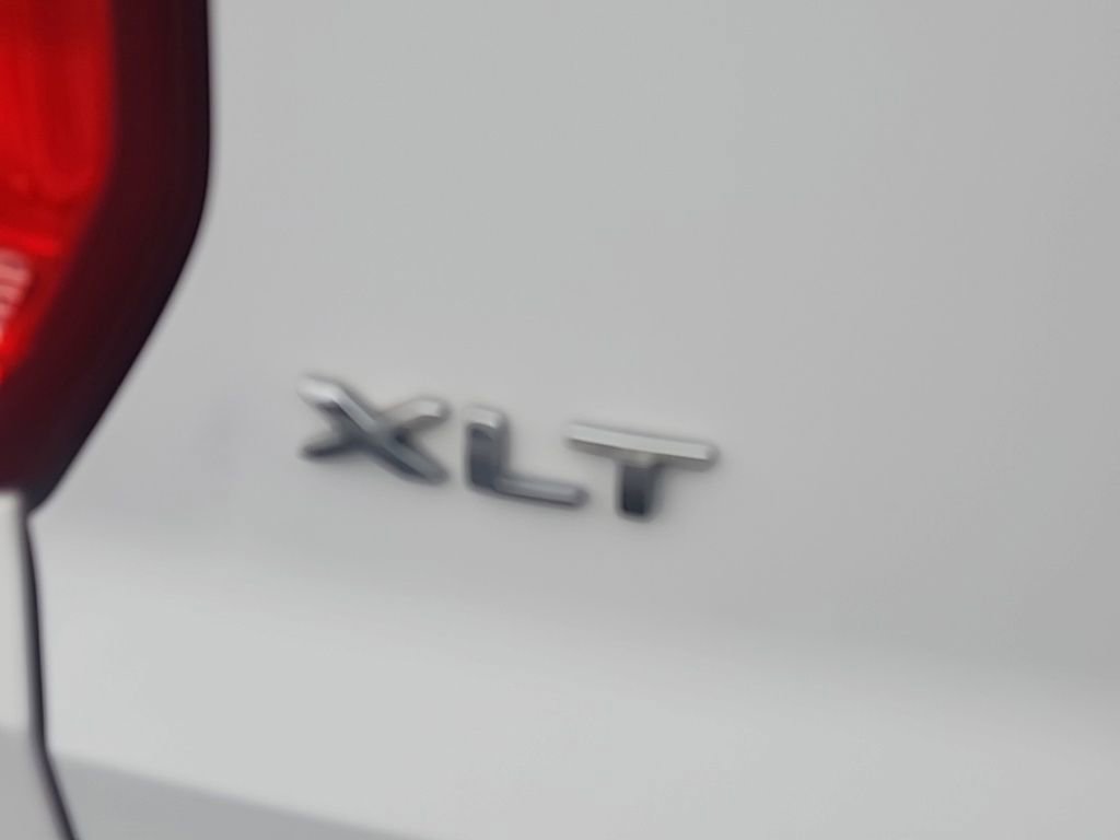 Used 2017 Ford Explorer XLT w/ Equipment Group 202A image 7