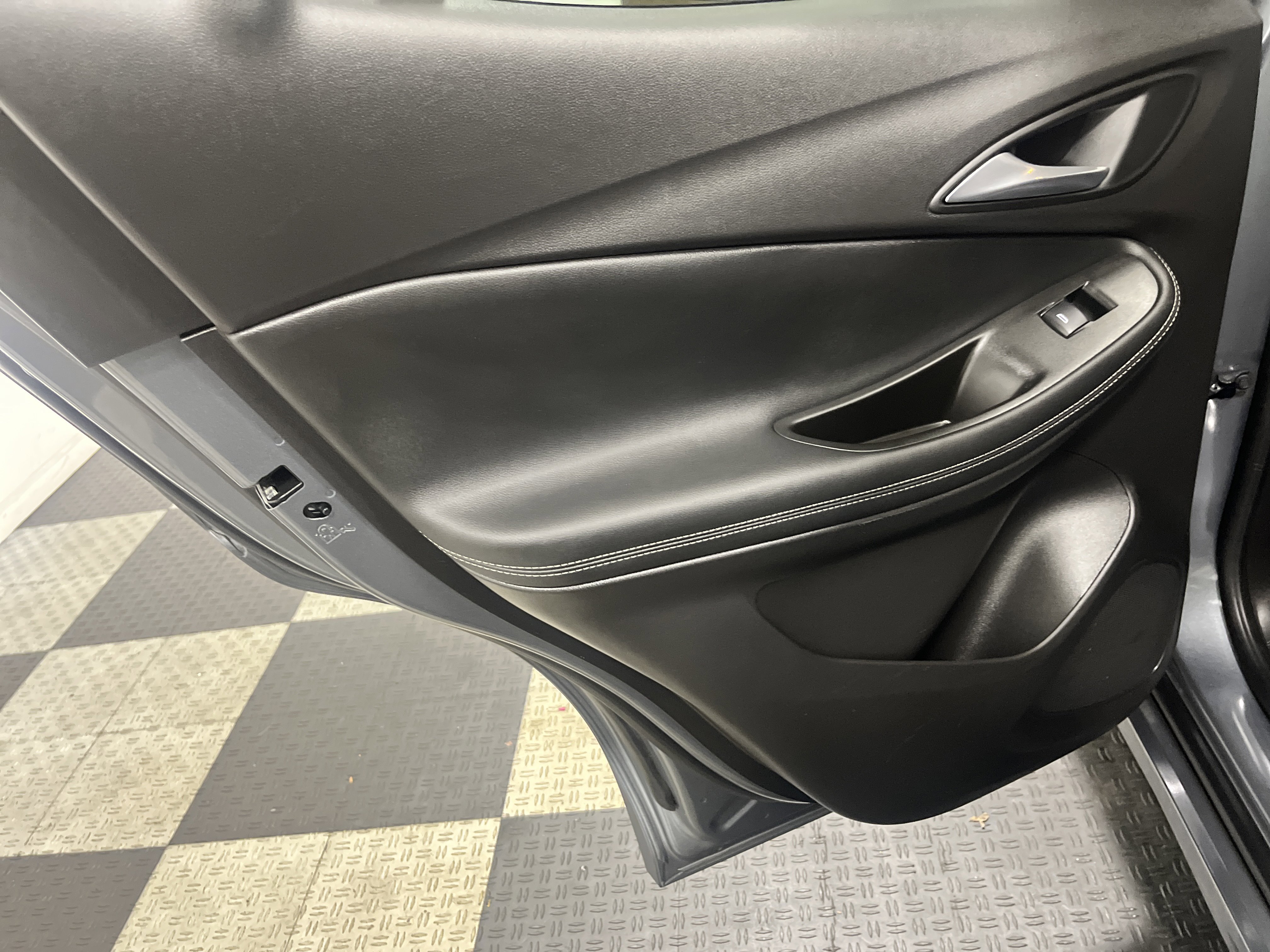 Used 2021 Buick Encore GX Select w/ Sport Touring Package image 15