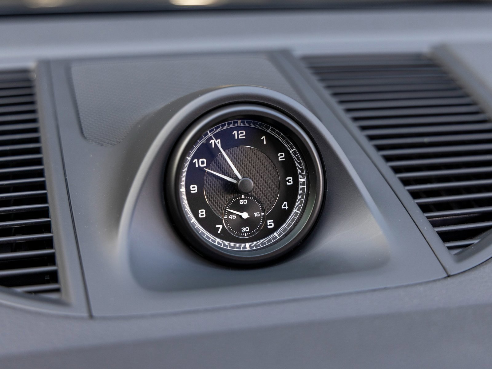 Certified 2025 Porsche Macan image 34