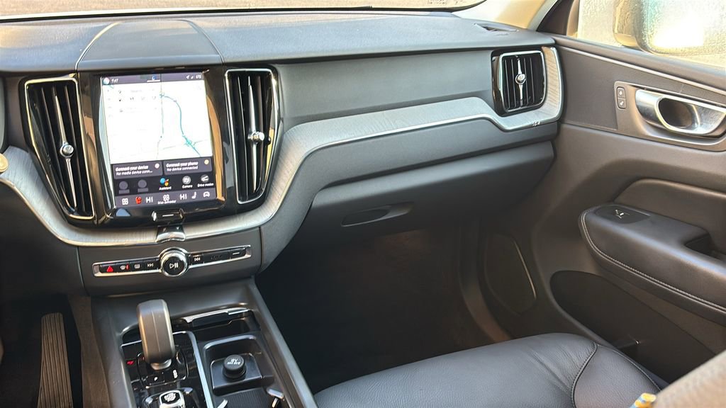 Certified 2025 Volvo XC60 B5 Plus AWD/4WD image 8