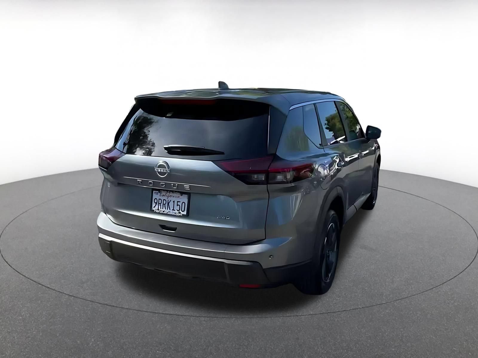 Used 2025 Nissan Rogue SV AWD/4WD image 14