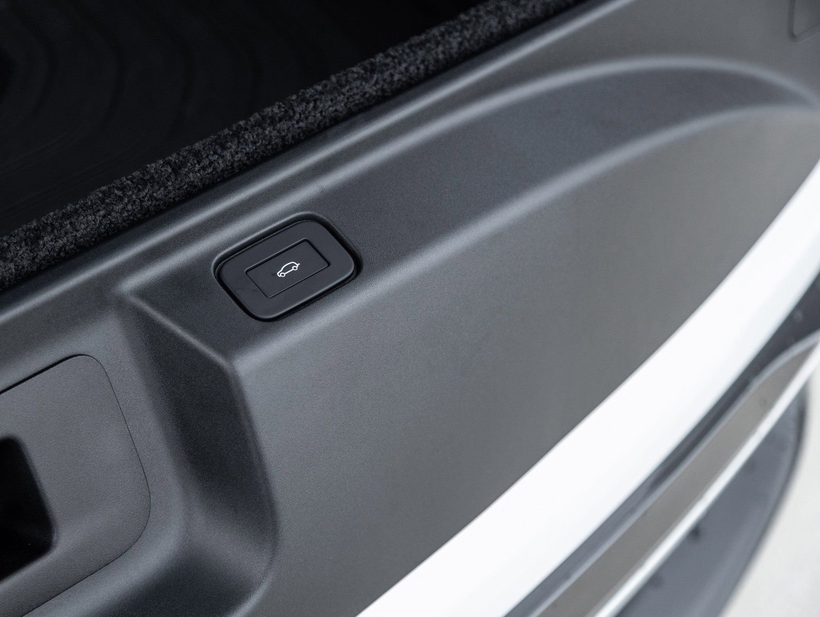 Used 2025 Land Rover Range Rover SE image 27