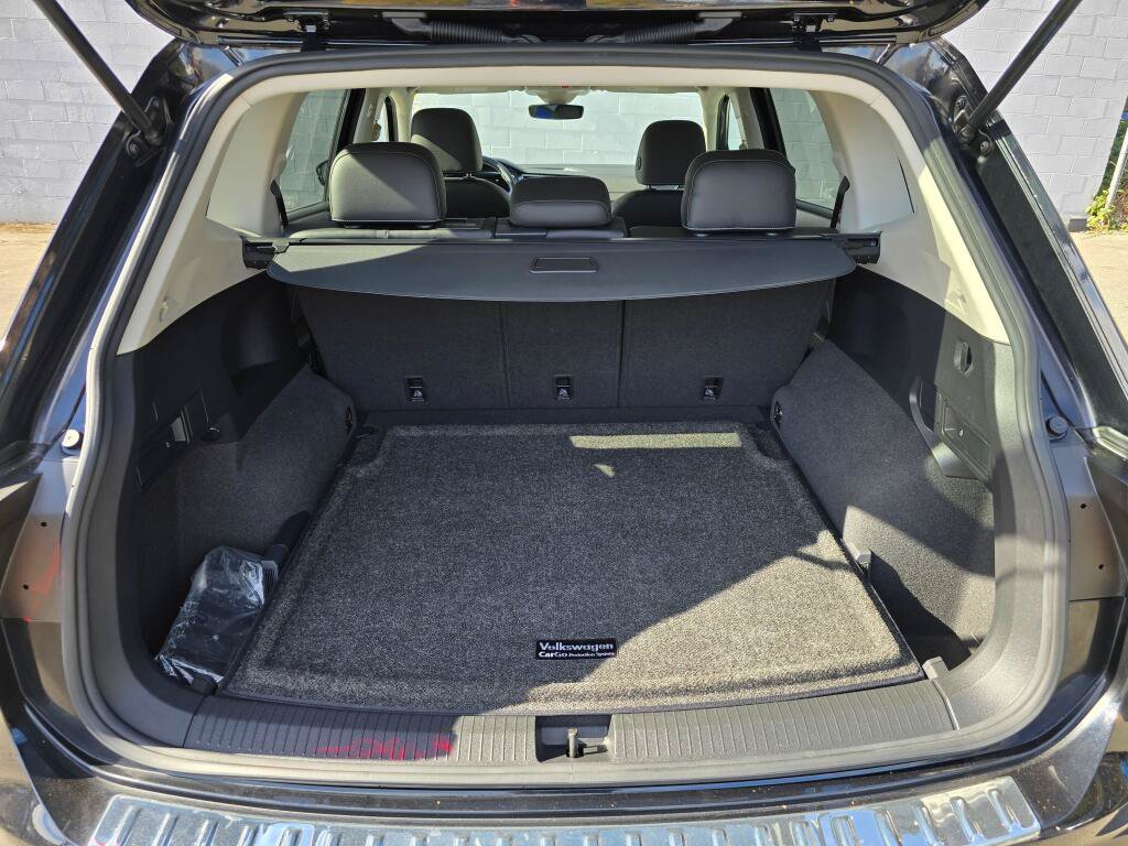 Used 2022 Volkswagen Tiguan SE w/ Panoramic Sunroof Package AWD/4WD image 16