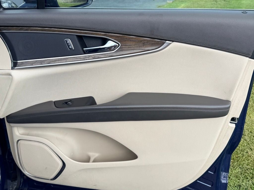Used 2018 Lincoln MKX Reserve w/ Driver Assistance Package FWD image 11