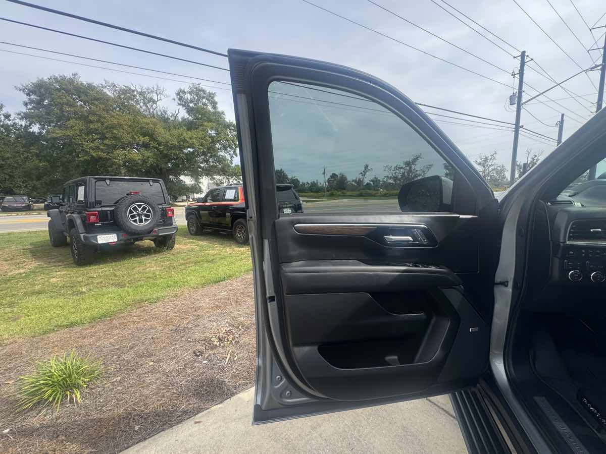 Used 2026 Chevrolet Tahoe High Country AWD/4WD image 21