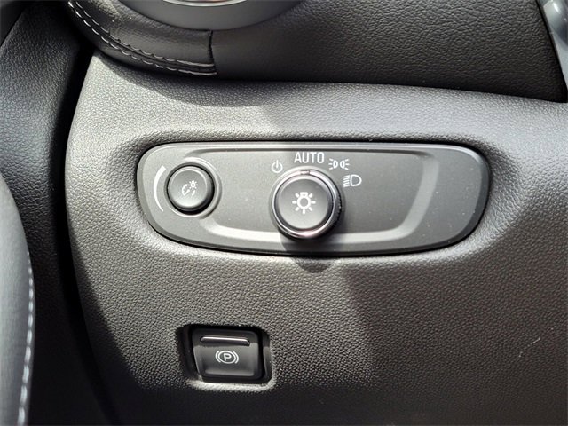 Used 2025 Chevrolet Blazer LT image 36