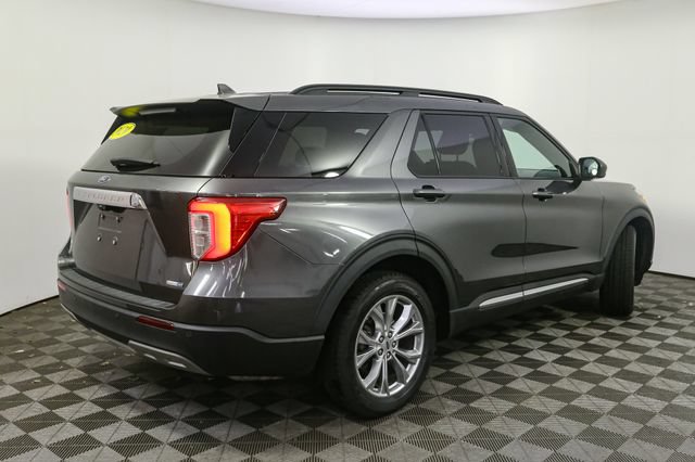 Used 2020 Ford Explorer XLT w/ Equipment Group 202A AWD/4WD image 13