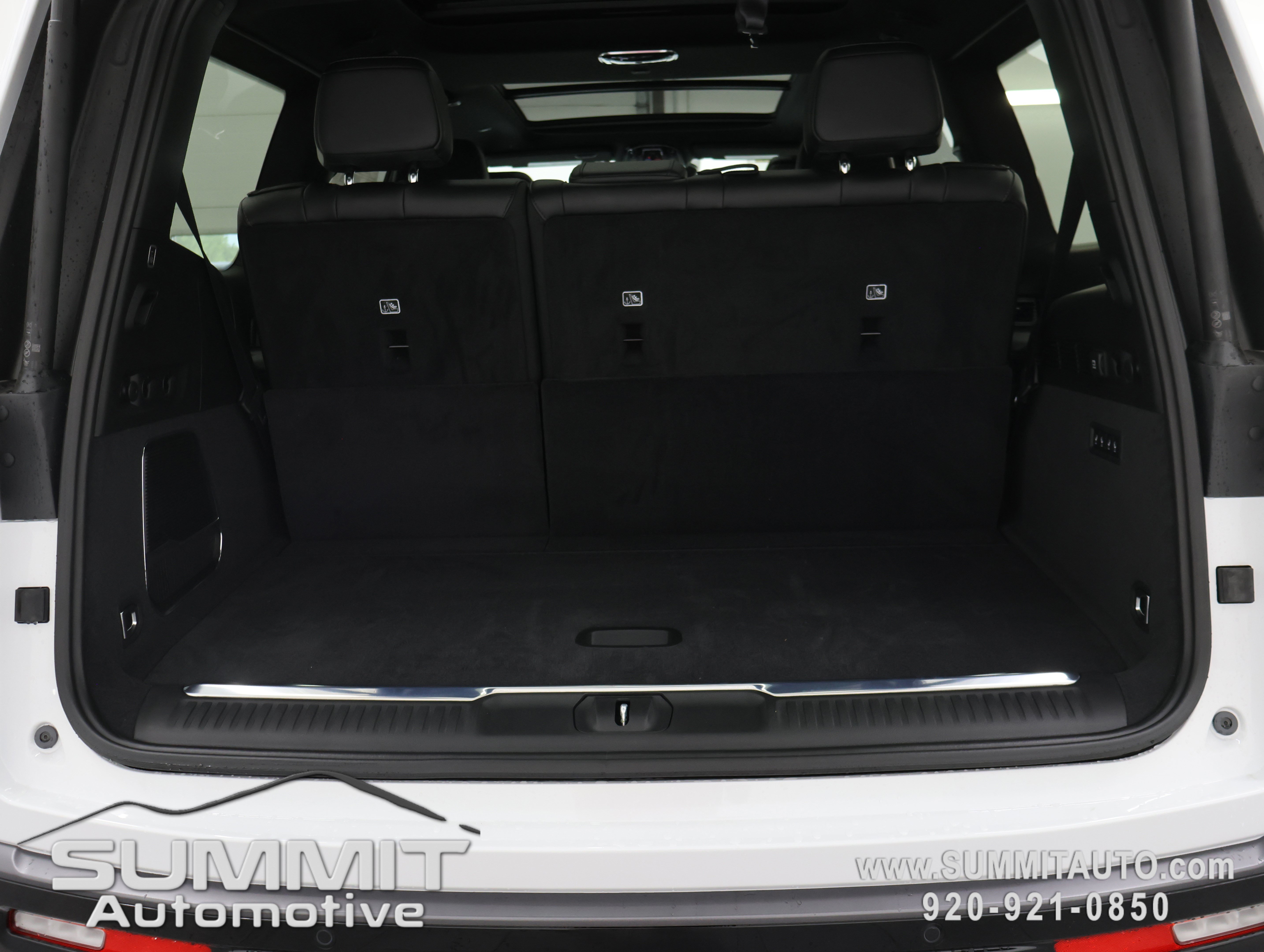 New 2026 Jeep Grand Wagoneer Summit AWD/4WD image 32