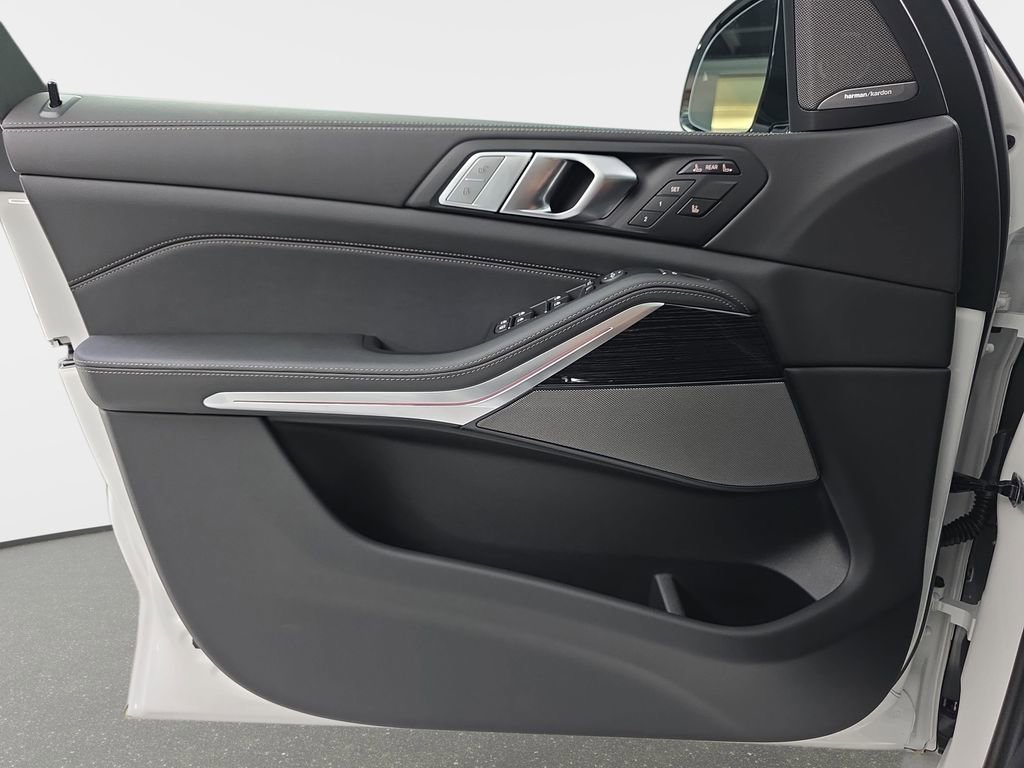 New 2026 BMW X7 xDrive40i w/ M Sport Package AWD/4WD image 27