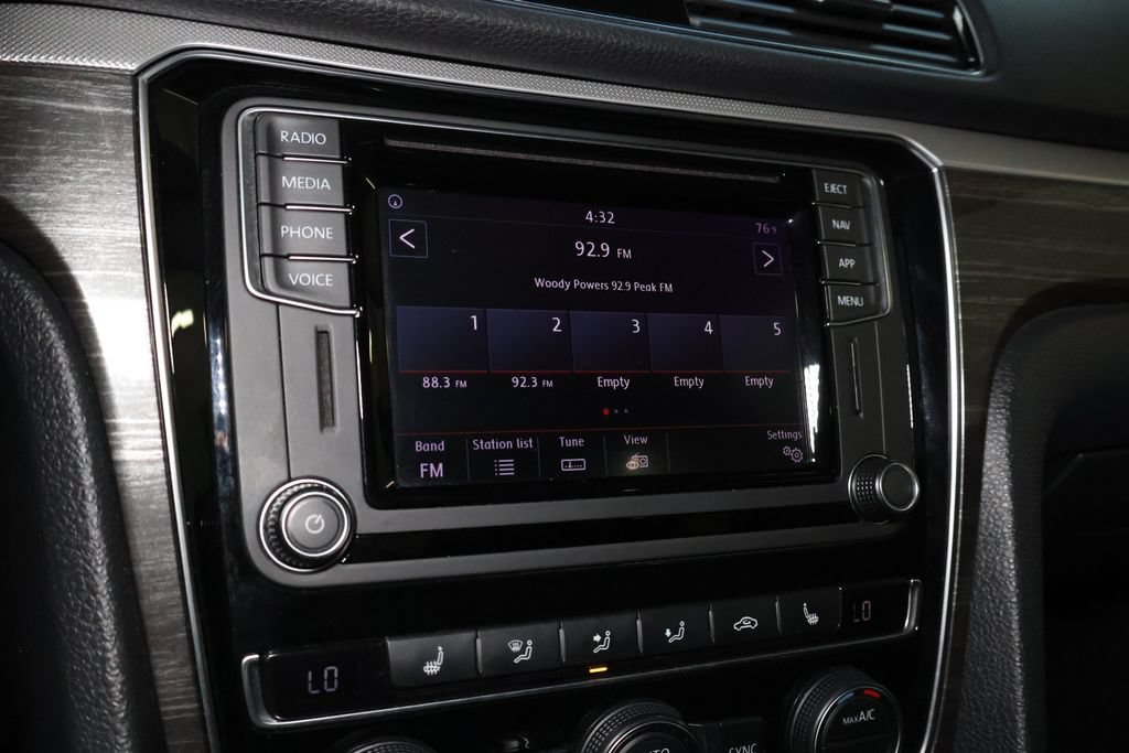 Used 2018 Volkswagen Passat 2.0T SE FWD image 27