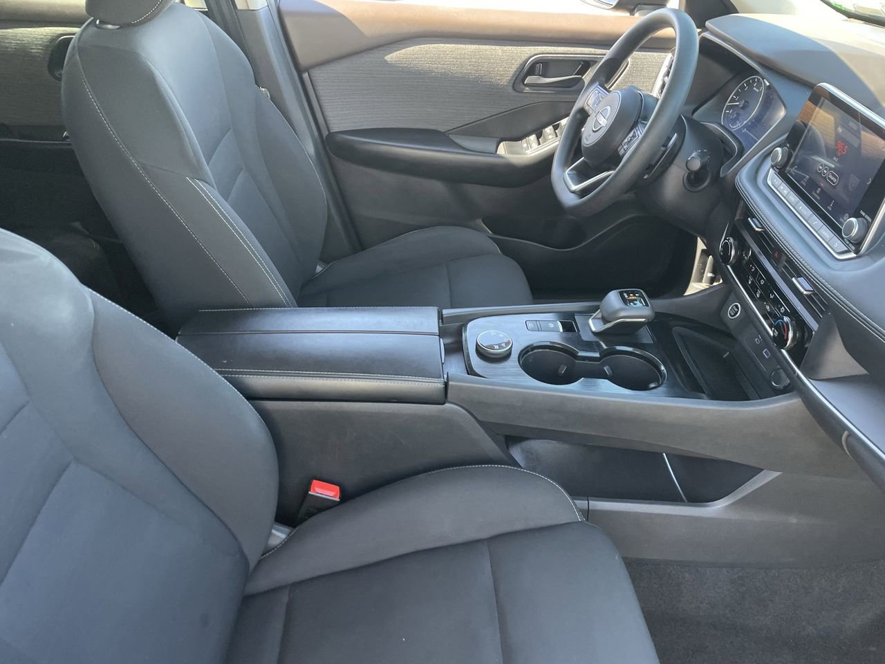 Used 2023 Nissan Rogue S image 11