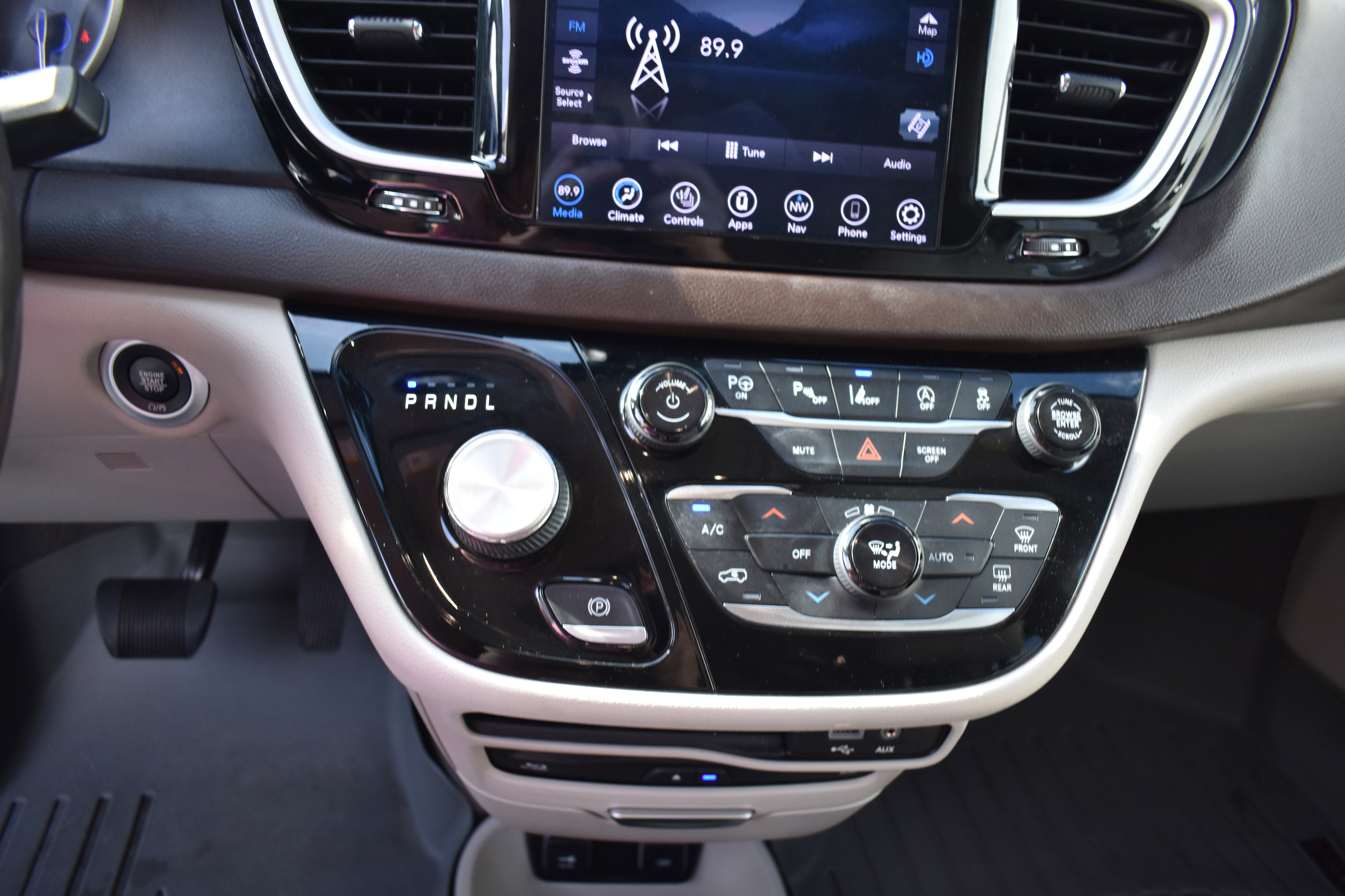 Used 2020 Chrysler Pacifica Touring-L Plus w/ Tire & Wheel Group image 21