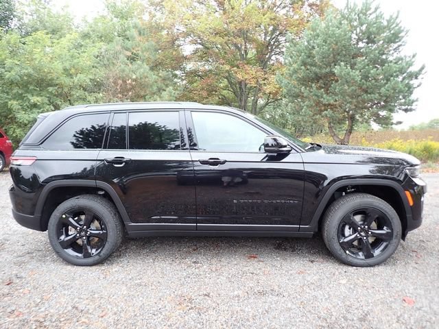 New 2025 Jeep Grand Cherokee Altitude AWD/4WD image 8