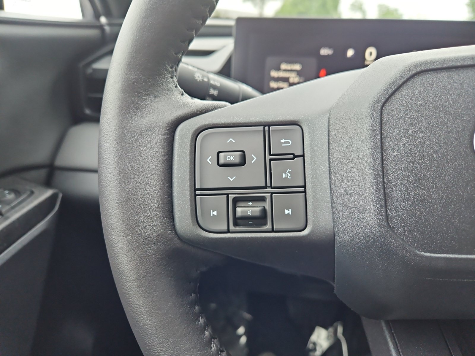 Used 2026 Toyota RAV4 SE w/ Convenience Package AWD/4WD image 25
