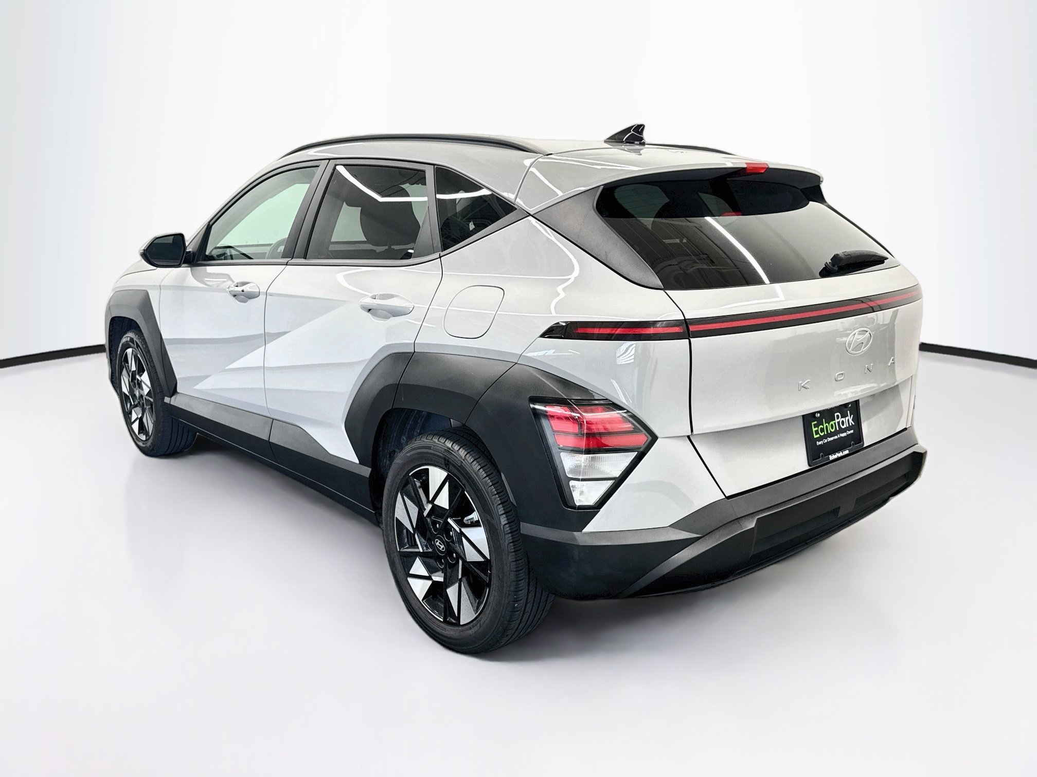 Used 2025 Hyundai Kona SEL FWD image 5