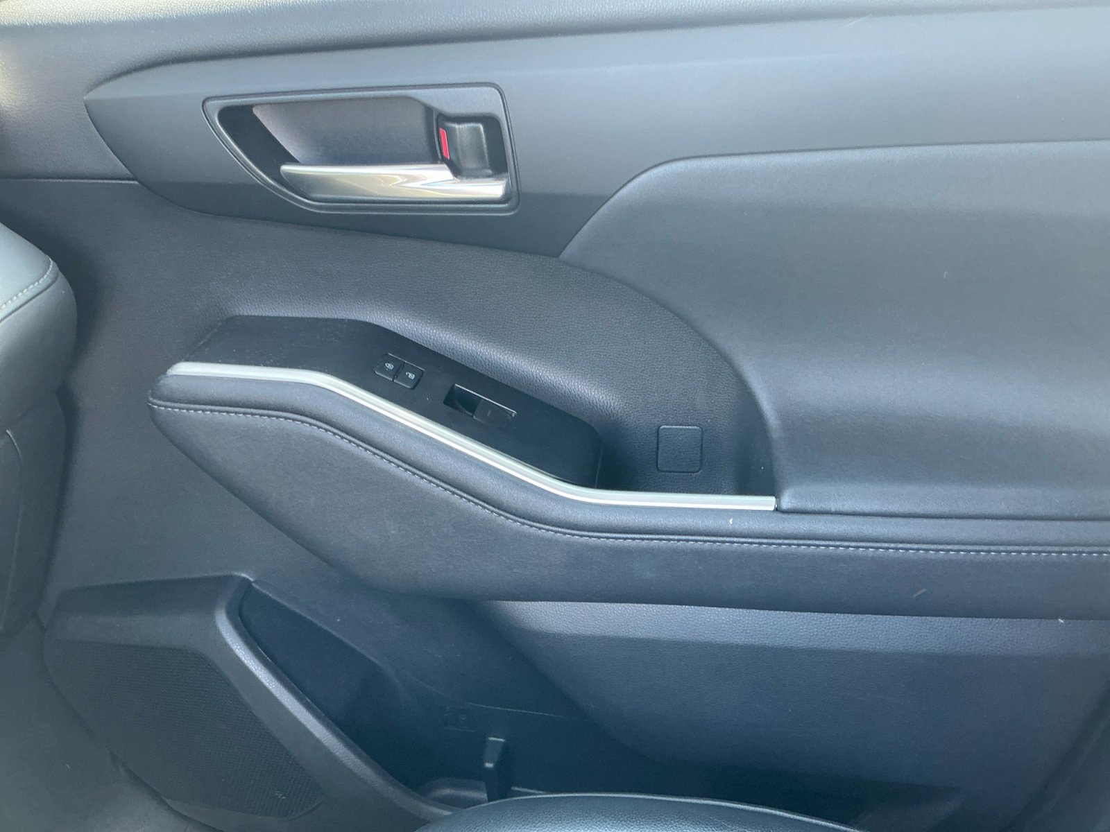 Used 2023 Toyota Highlander XLE image 12