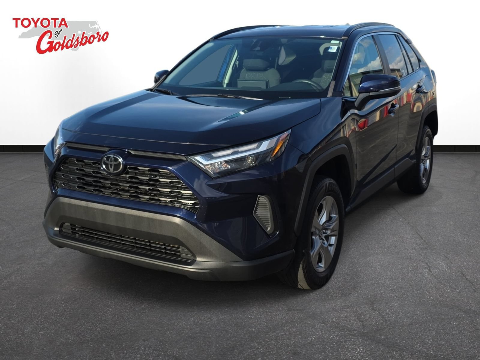 Used 2022 Toyota RAV4 XLE FWD image 1