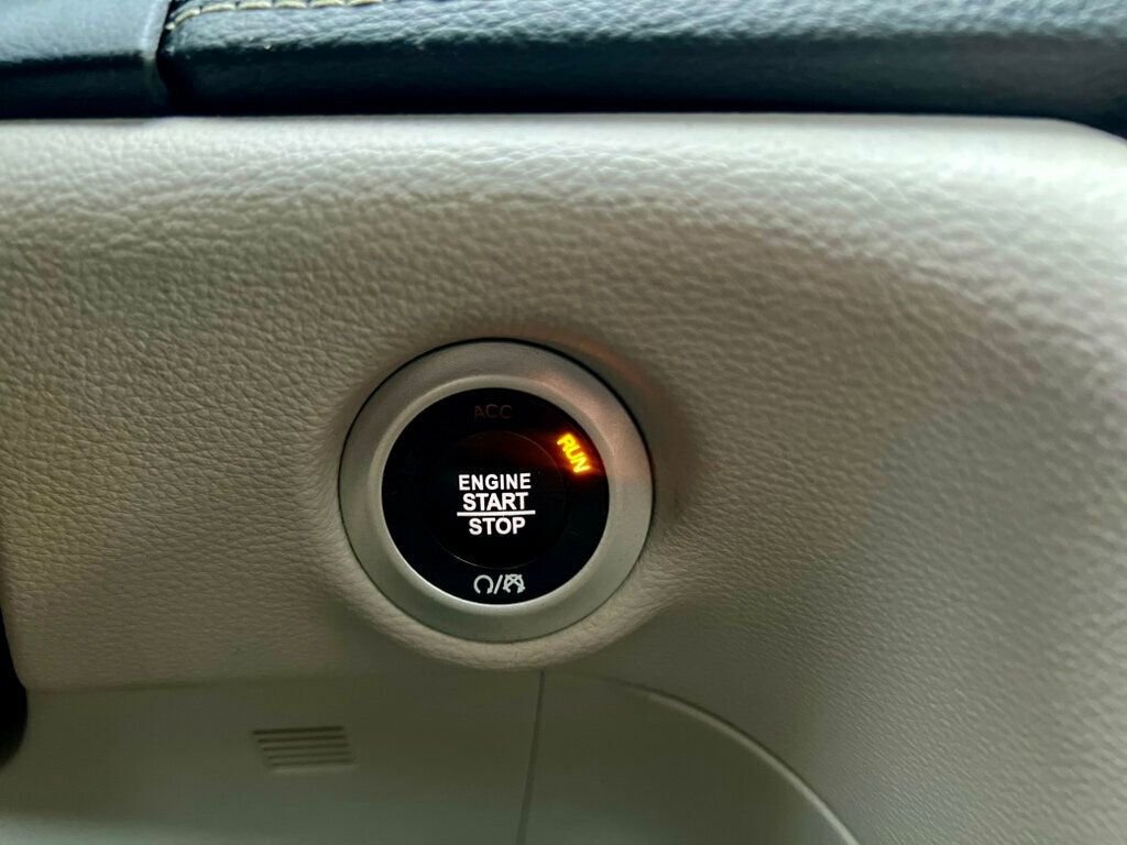 Used 2021 Chrysler Pacifica Limited w/ Uconnect Theater Family Group image 21