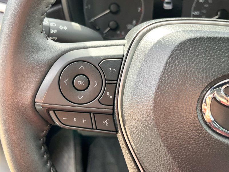 Used 2025 Toyota Corolla SE image 16