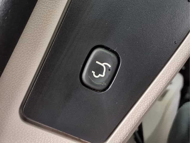 Used 2014 Chrysler Town & Country Touring image 24