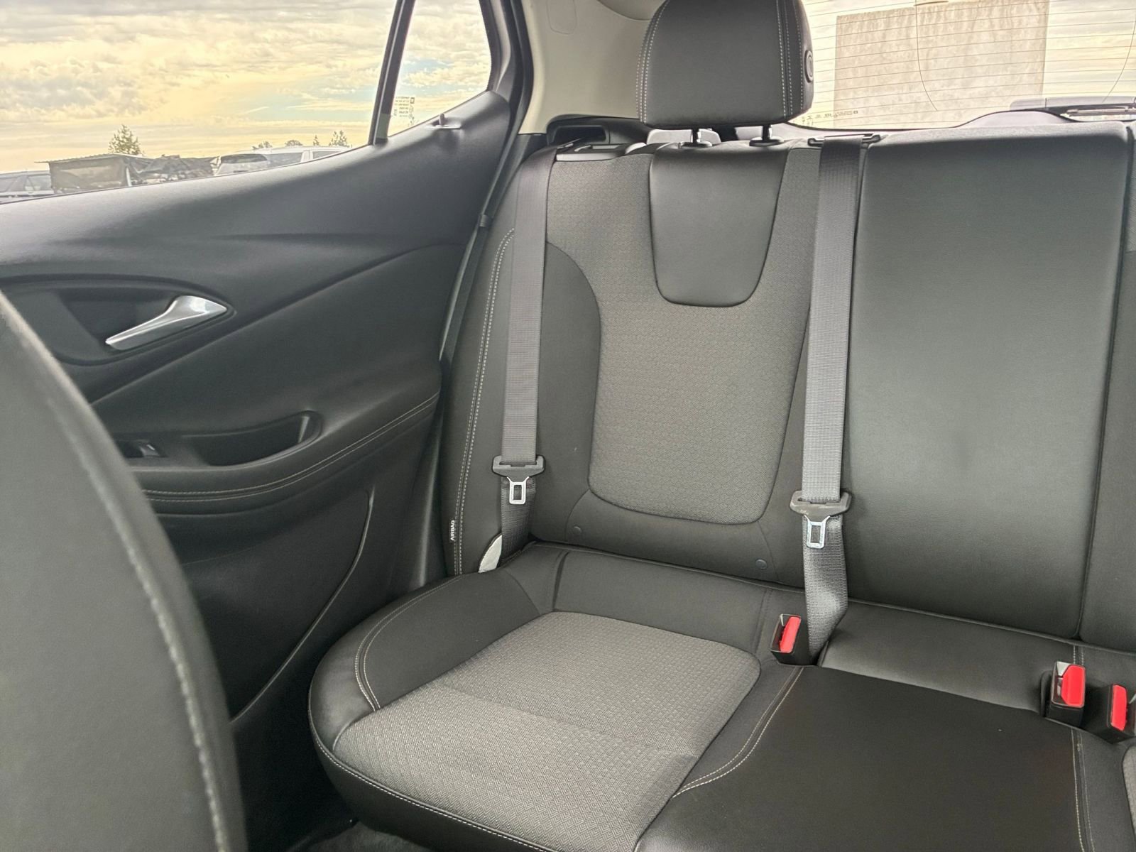 Used 2025 Buick Encore GX Preferred image 38