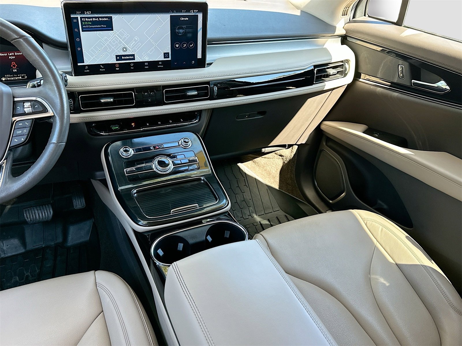 Used 2022 Lincoln Nautilus FWD w/ Premium Package image 23