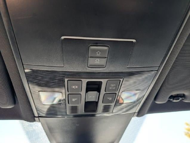 Used 2023 Volkswagen Tiguan SE R-Line AWD/4WD image 35