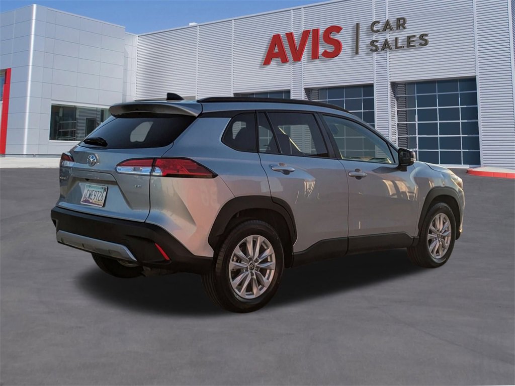 Used 2025 Toyota Corolla Cross LE image 3