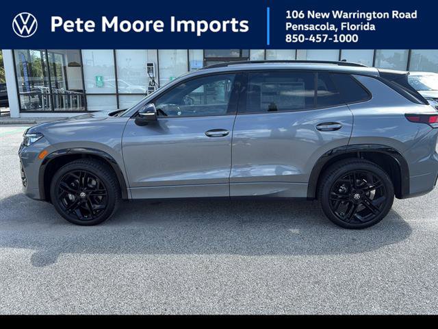 New 2025 Volkswagen Tiguan SE R-Line image 1