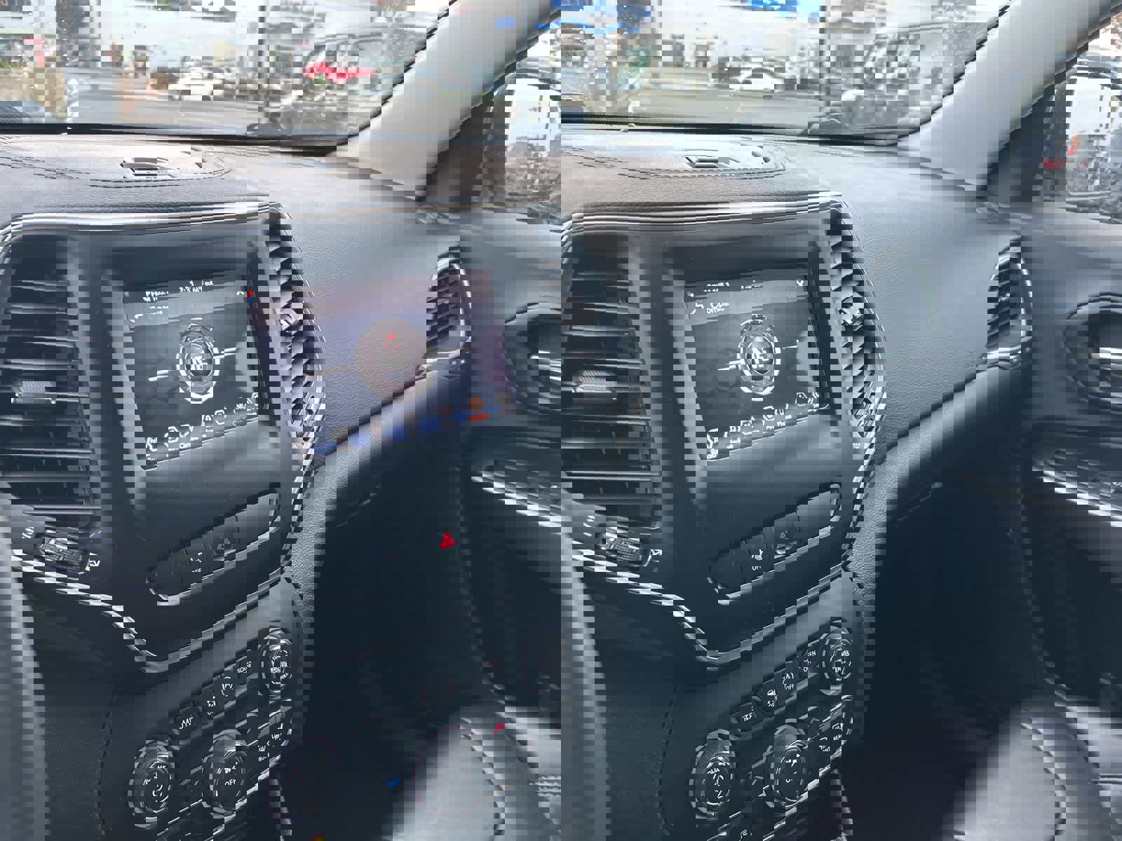 Used 2019 Jeep Cherokee Latitude Plus image 40