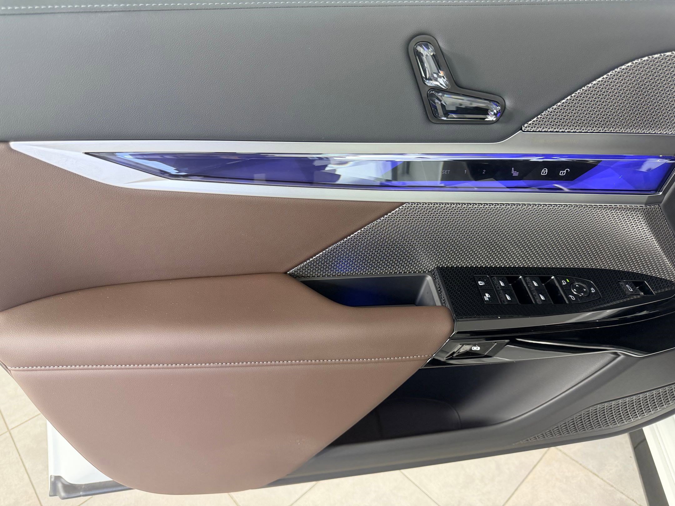 Certified 2025 BMW 740i w/ Premium Package image 12