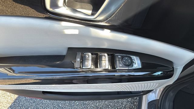 Used 2024 Kia Carnival EX image 18