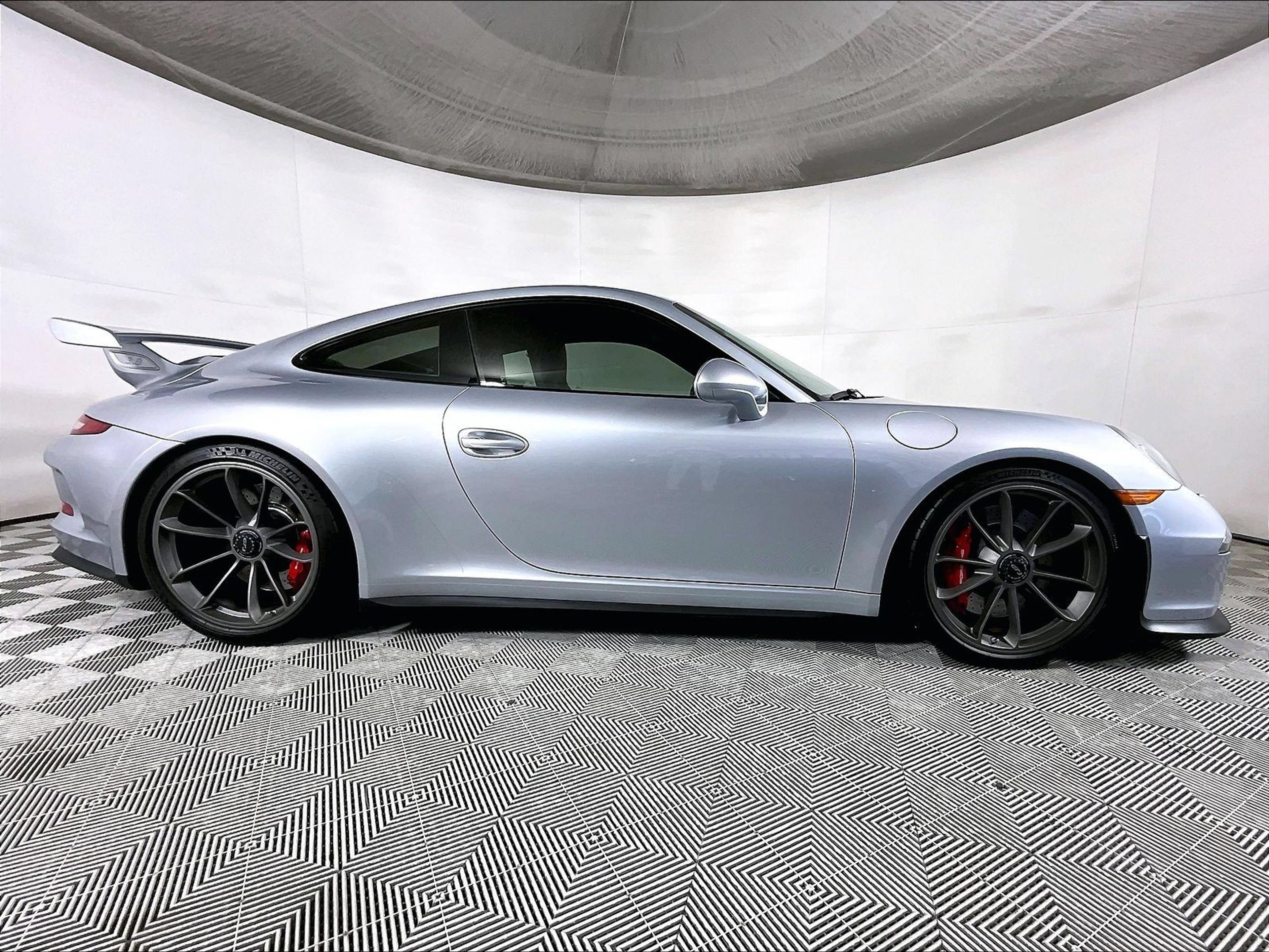 Certified 2014 Porsche 911 GT3 RWD image 8