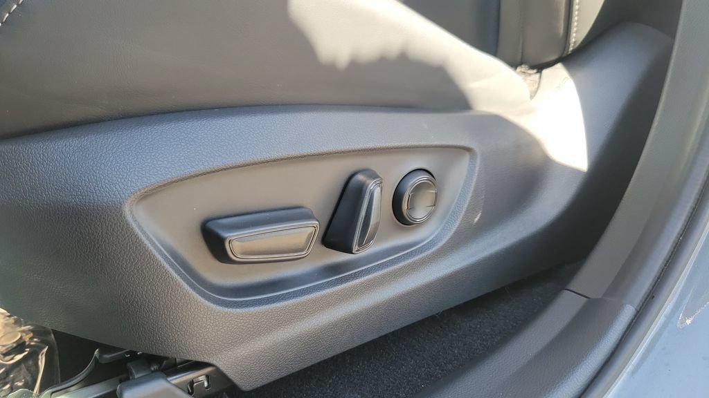Certified 2024 Toyota Crown AWD/4WD image 19