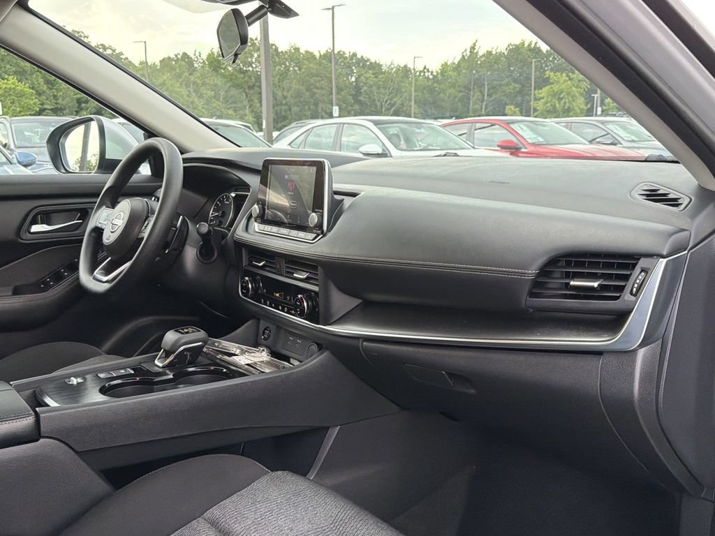 Used 2024 Nissan Rogue SV FWD image 19