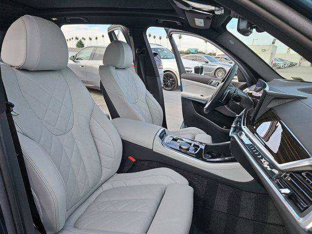 Used 2025 BMW X5 sDrive40i w/ Parking Assistance Package image 10