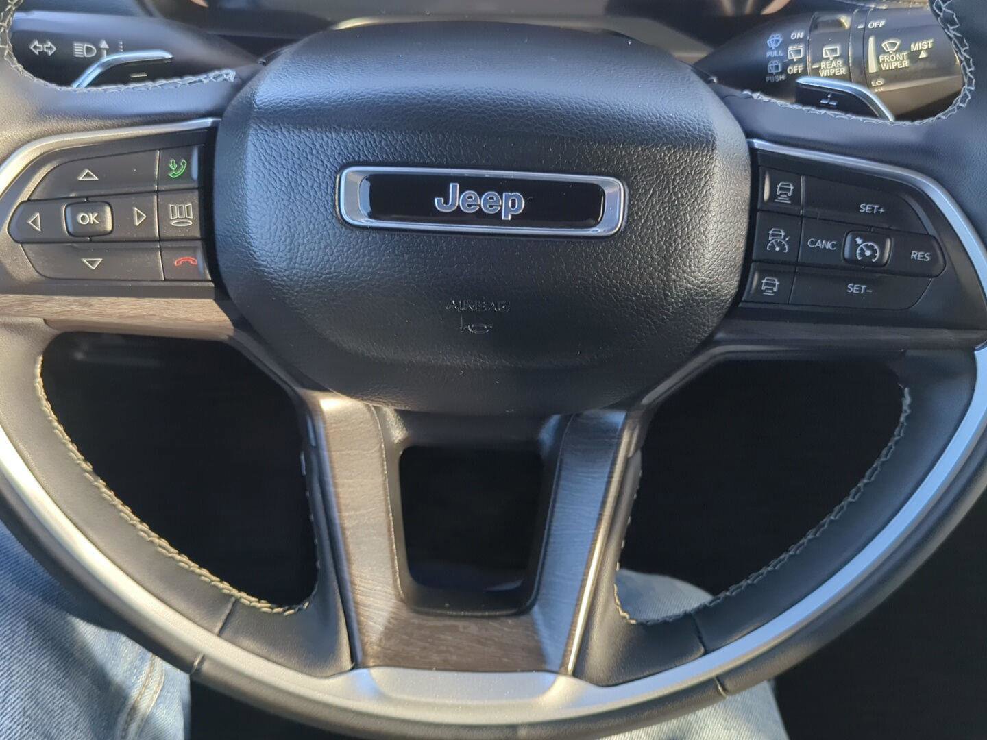 Used 2024 Jeep Grand Cherokee L Limited w/ Luxury Tech Group II image 20