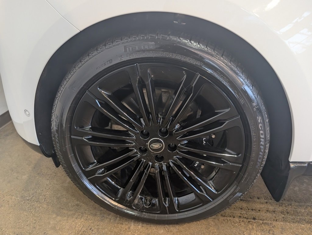 Used 2025 Land Rover Range Rover Long Wheelbase SE image 9