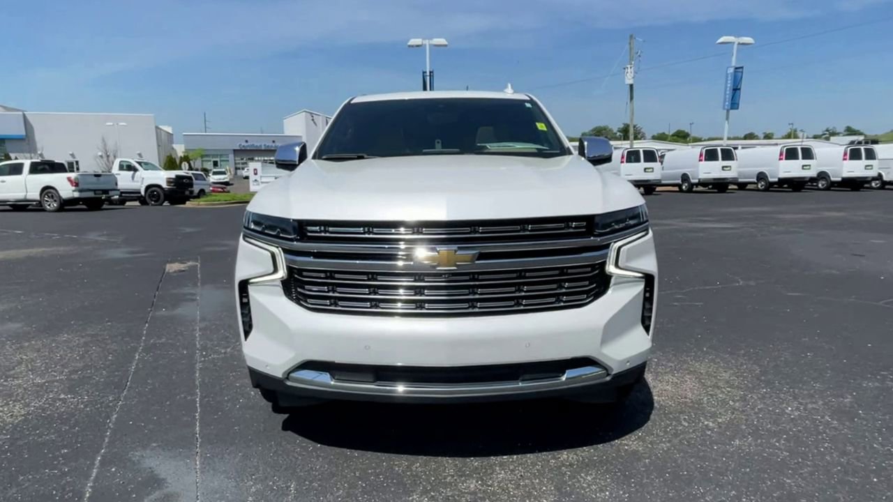 Used 2023 Chevrolet Suburban Premier AWD/4WD image 3