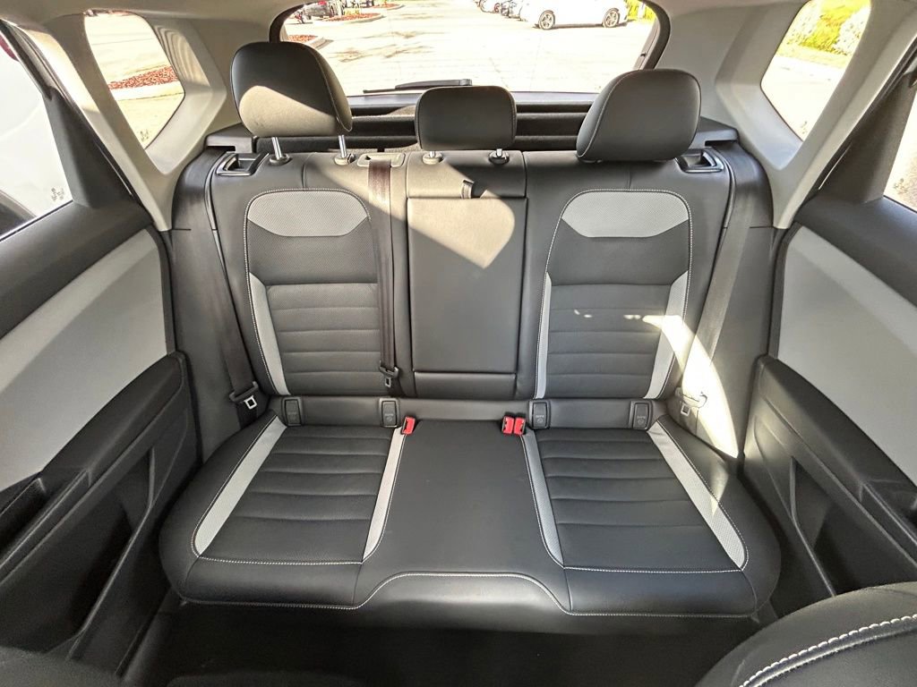 Used 2022 Volkswagen Taos SEL w/ Panoramic Sunroof Package image 13