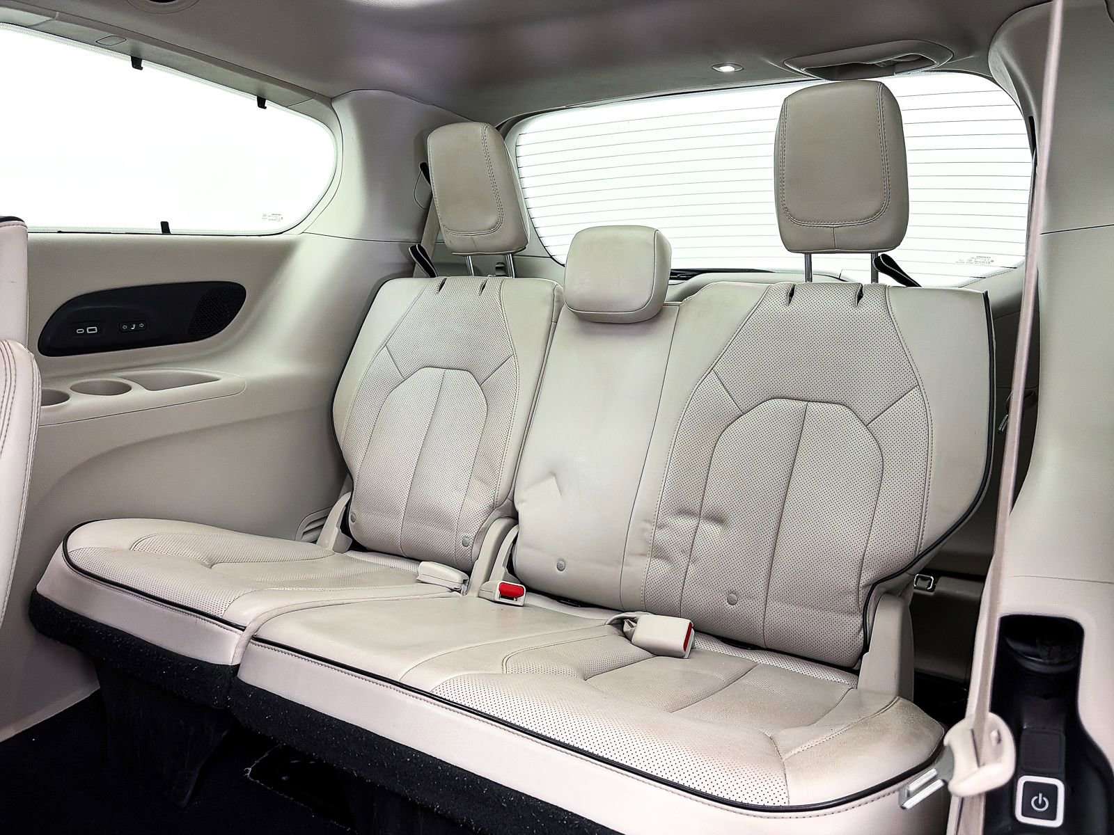 Used 2021 Chrysler Pacifica Limited w/ Premium & Safety Sphere Group image 39