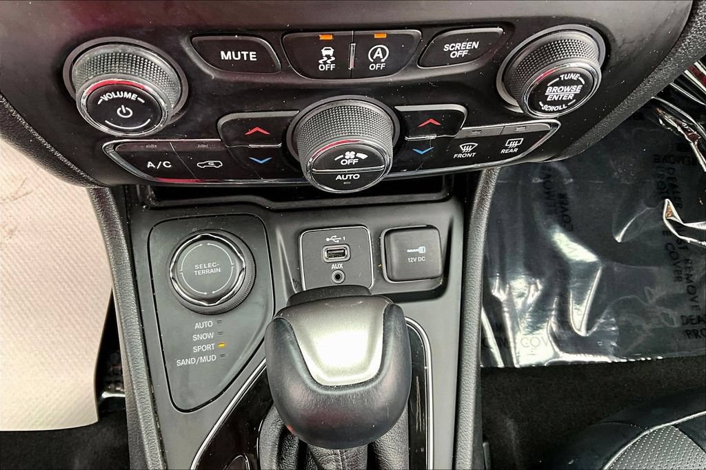 Used 2022 Jeep Cherokee Limited AWD/4WD image 16
