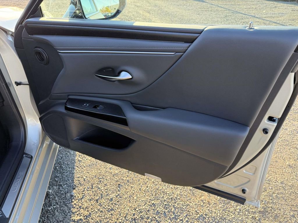 Used 2025 Lexus ES 350 w/ Premium Package image 15