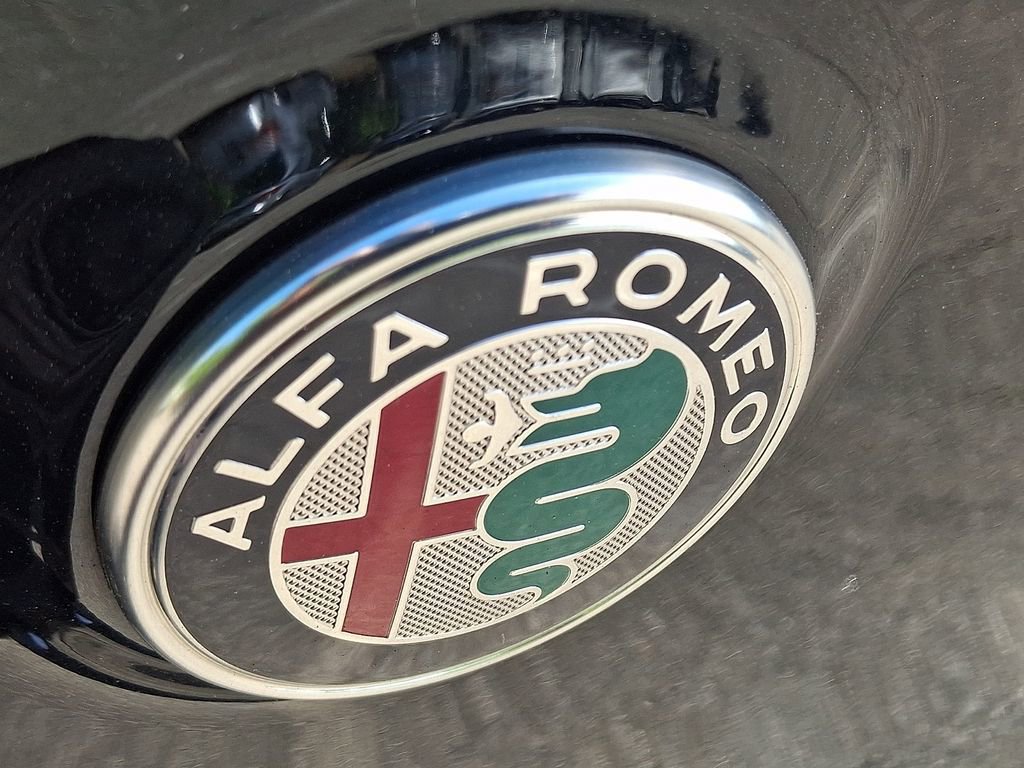 Used 2023 Alfa Romeo Stelvio Veloce AWD/4WD image 31