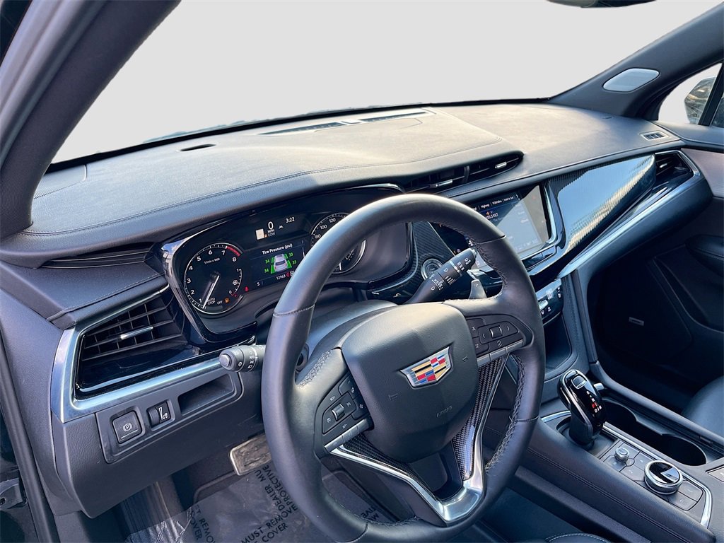 Used 2025 Cadillac XT6 Sport image 9