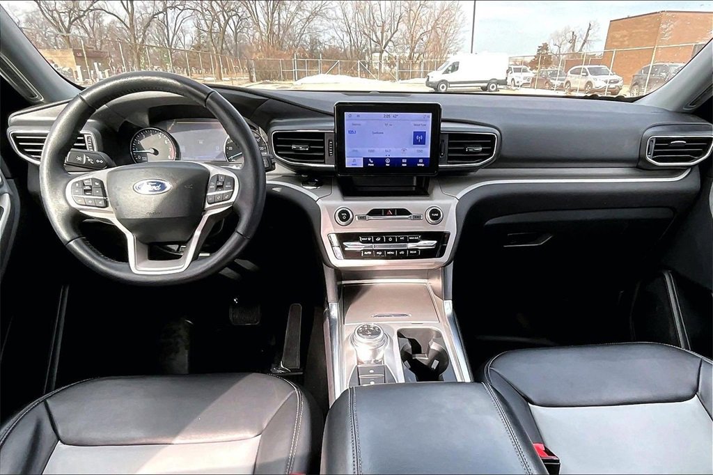 Used 2023 Ford Explorer XLT w/ Equipment Group 202A image 14