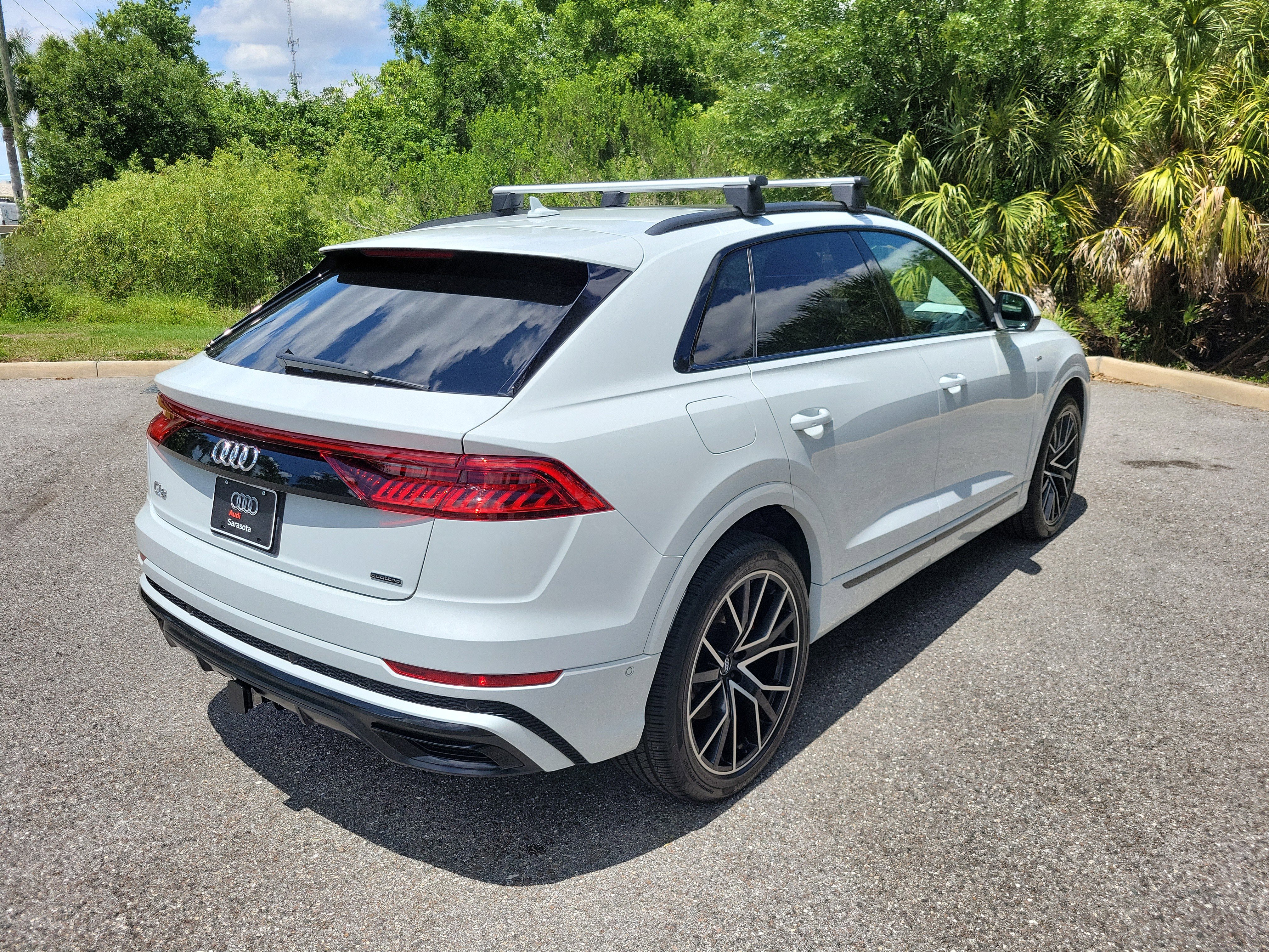 Used 2019 Audi Q8 Prestige w/ Luxury Package AWD/4WD image 4