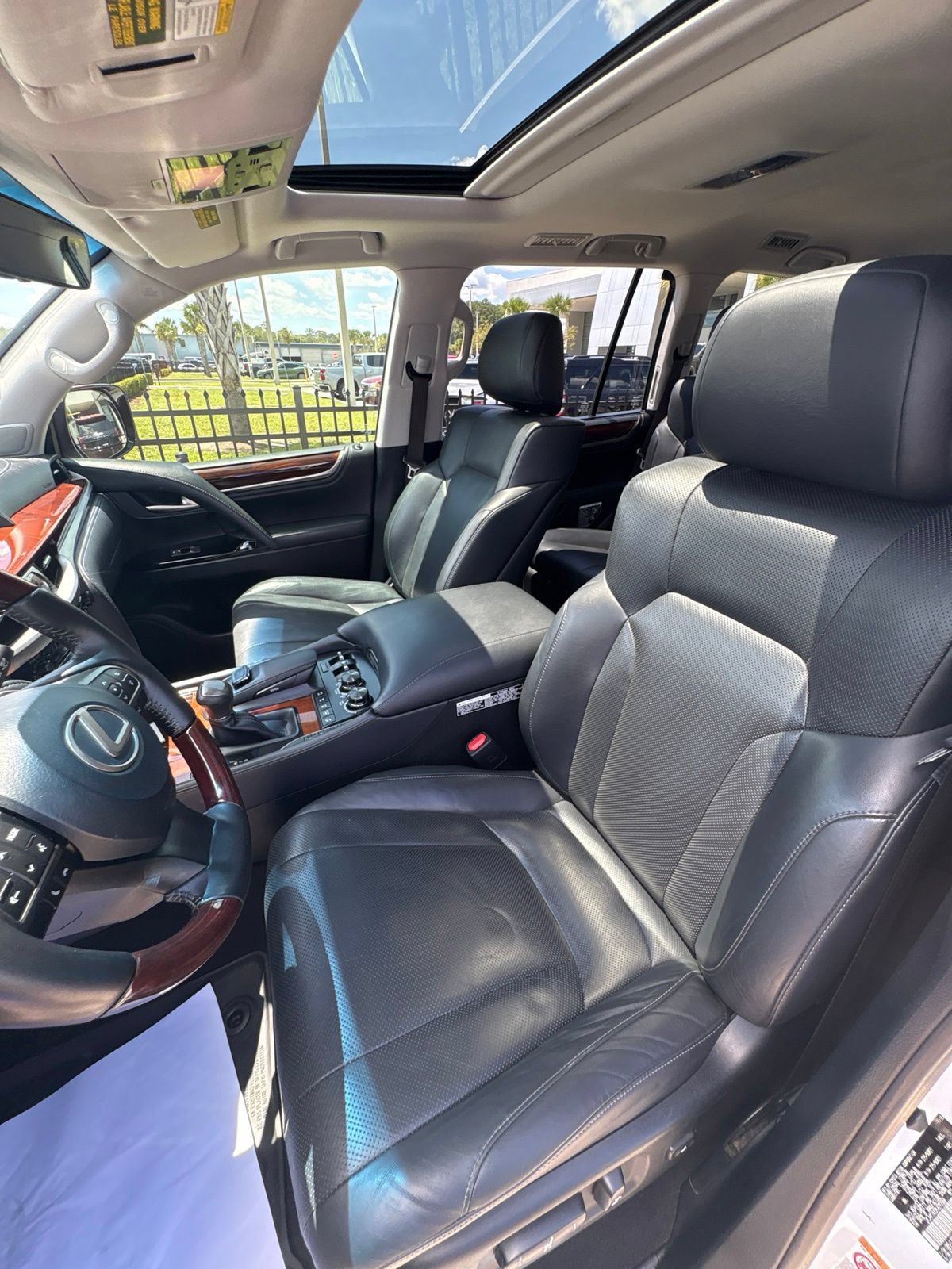 Used 2019 Lexus LX 570 4WD w/ Luxury Package image 16